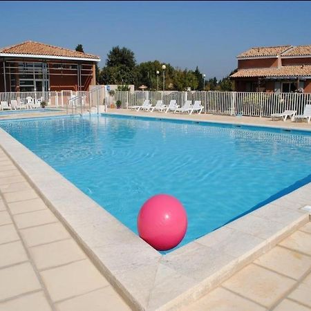 Maison Plain Pied Avec Climatisation Dans Une Residence Privee Avec Piscine 圣萨特尼莱斯艾 外观 照片