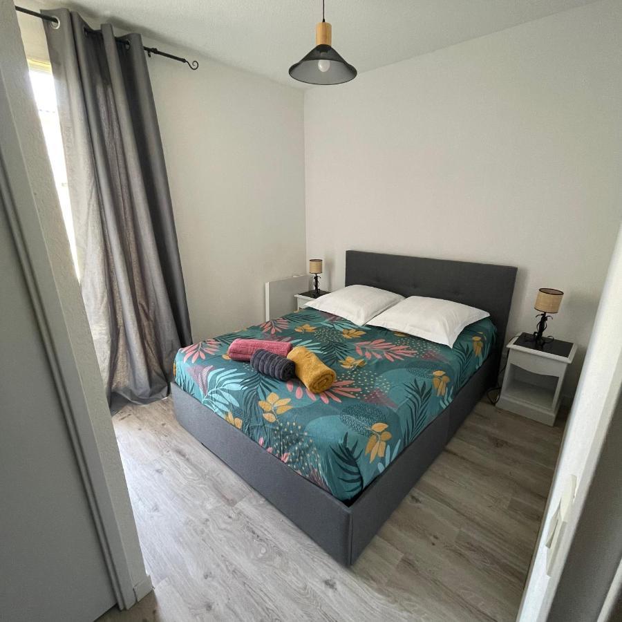 Maison Plain Pied Avec Climatisation Dans Une Residence Privee Avec Piscine 圣萨特尼莱斯艾 外观 照片