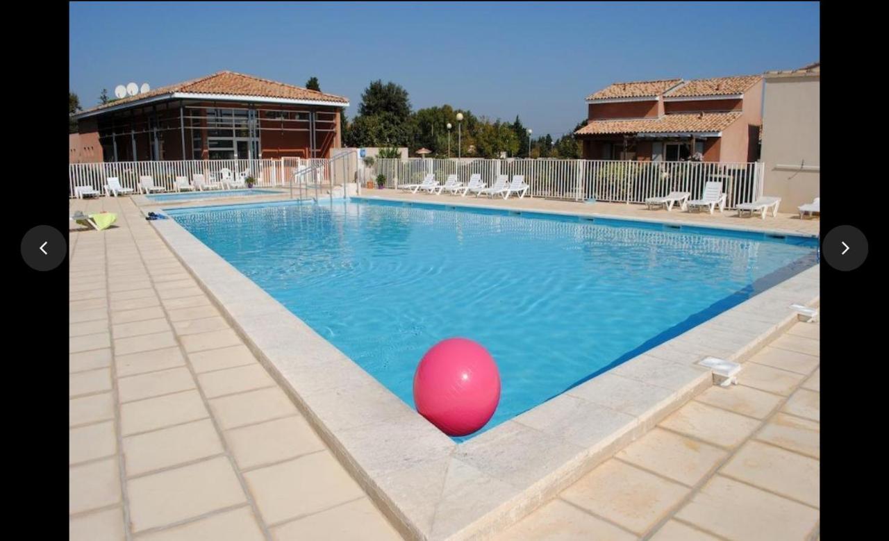 Maison Plain Pied Avec Climatisation Dans Une Residence Privee Avec Piscine 圣萨特尼莱斯艾 外观 照片