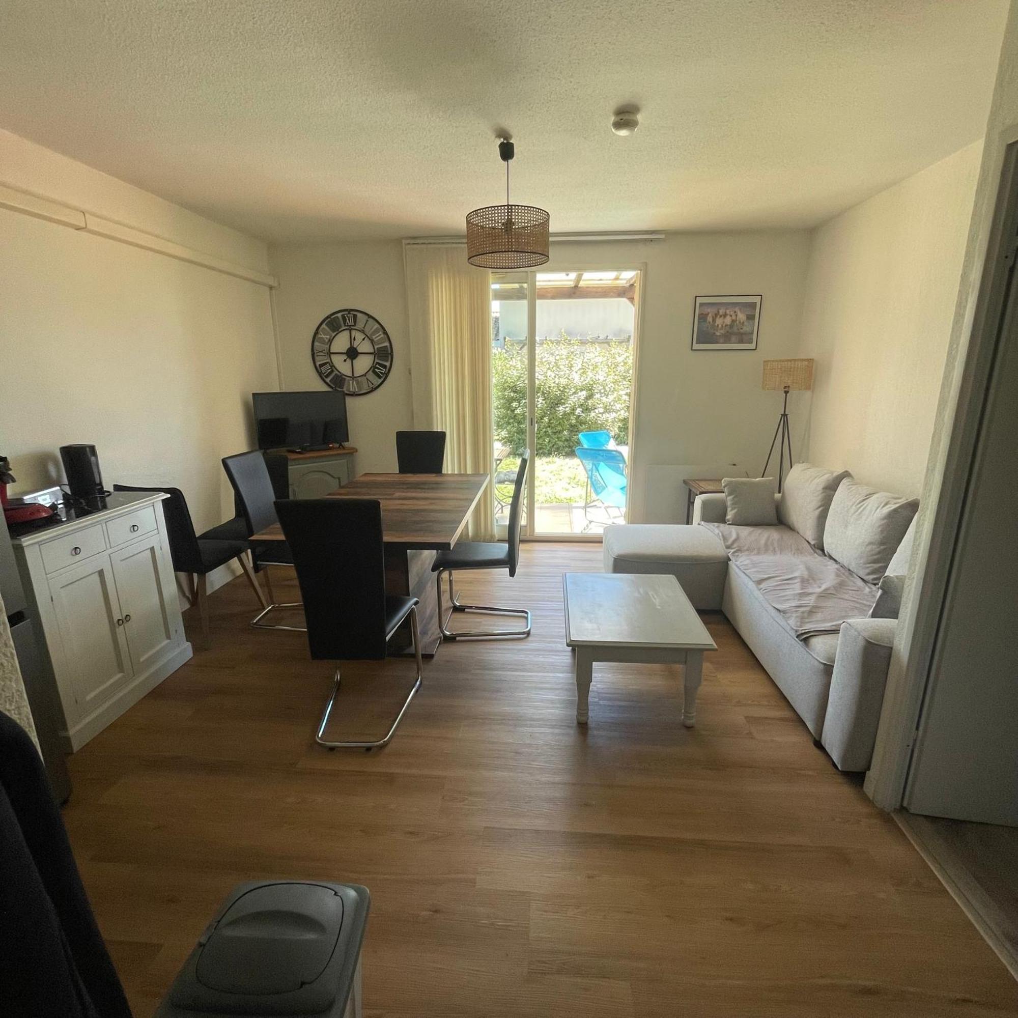 Maison Plain Pied Avec Climatisation Dans Une Residence Privee Avec Piscine 圣萨特尼莱斯艾 外观 照片